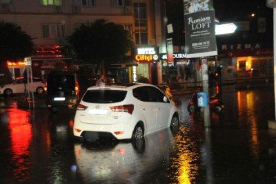 Yalova'da Yağış Hayatı Olumsuz Etkiledi