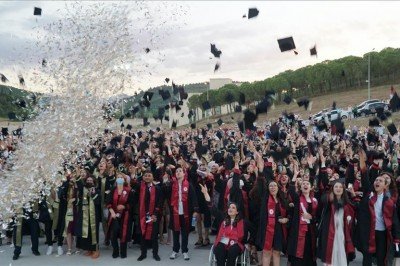 YALOVA ÜNİVERSİTESİ’NDE MEZUNİYET TÖRENİ HEYECANI YAŞANDI