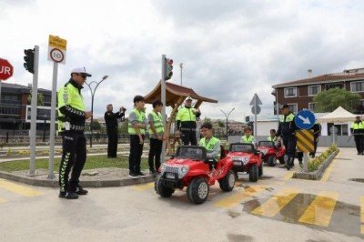 YALOVA’DA TRAFİK EĞİTİM HAFTASI RENKLİ GEÇİYOR